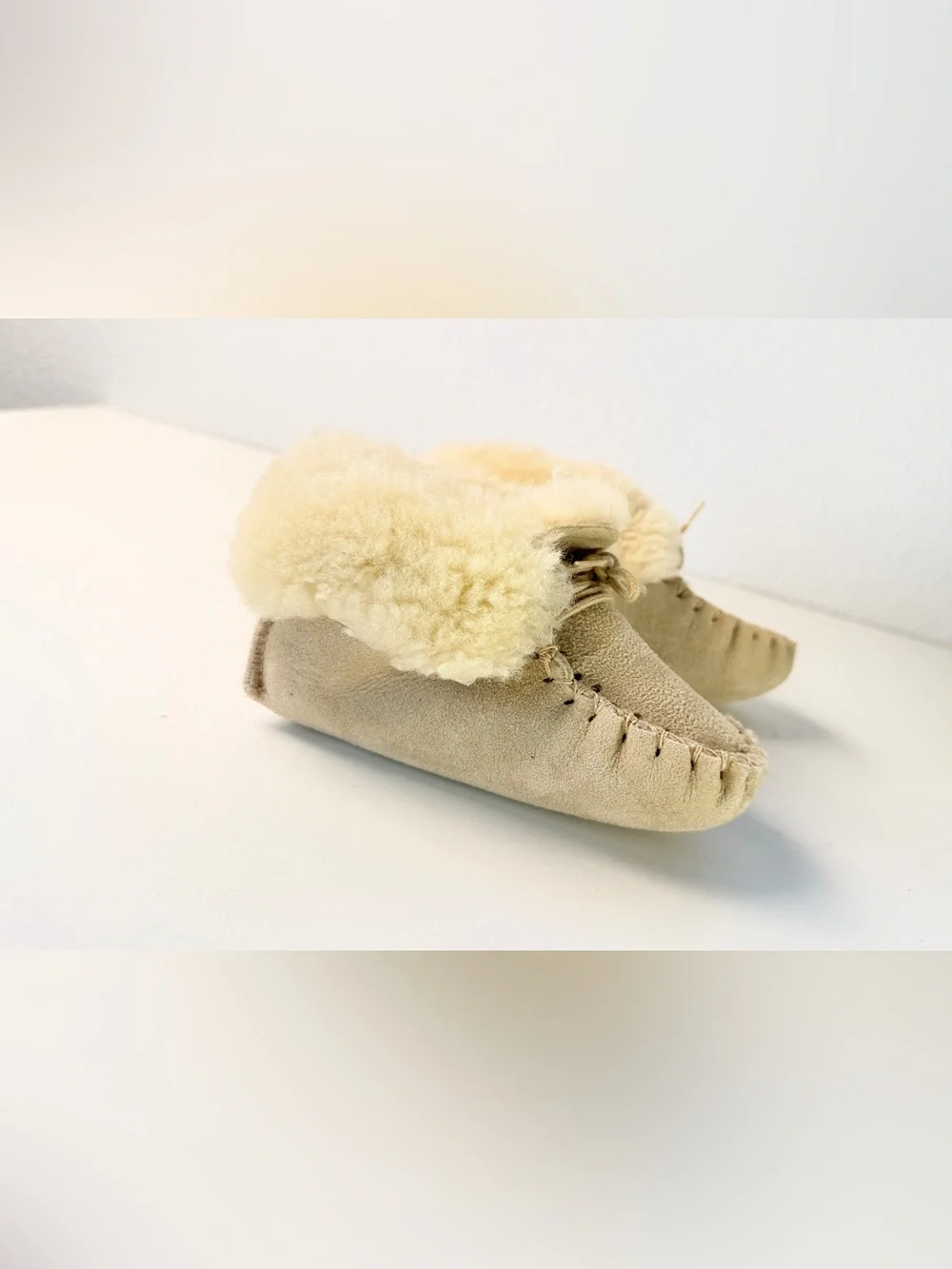 Handmade Sheepskin Moccasin Slippers Kids Size 8 - 9 Cream shearling Lined Cozy